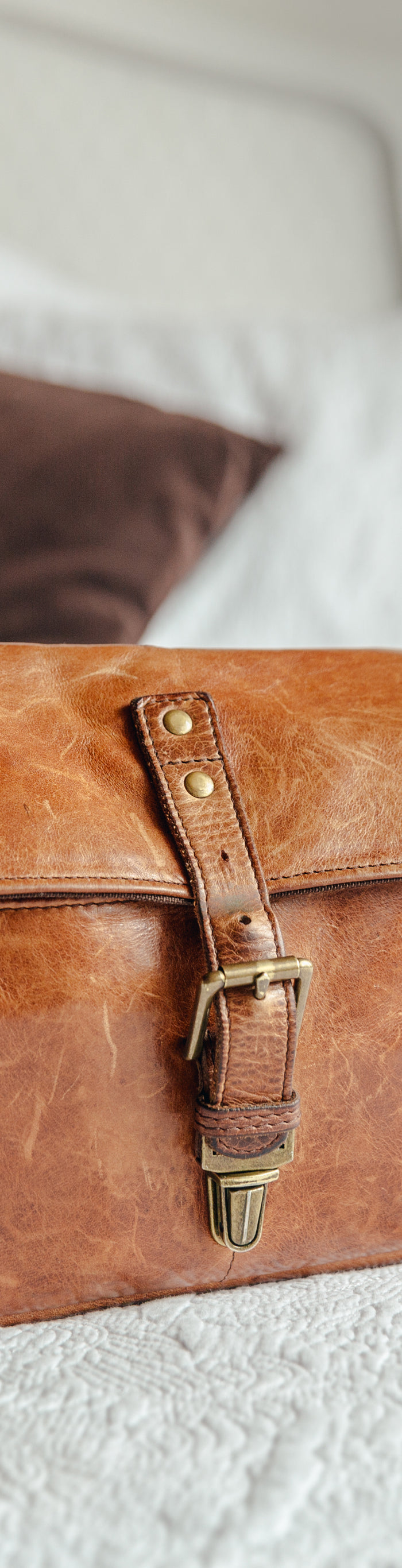 <h1>Hand Bags & Totes.</h1>